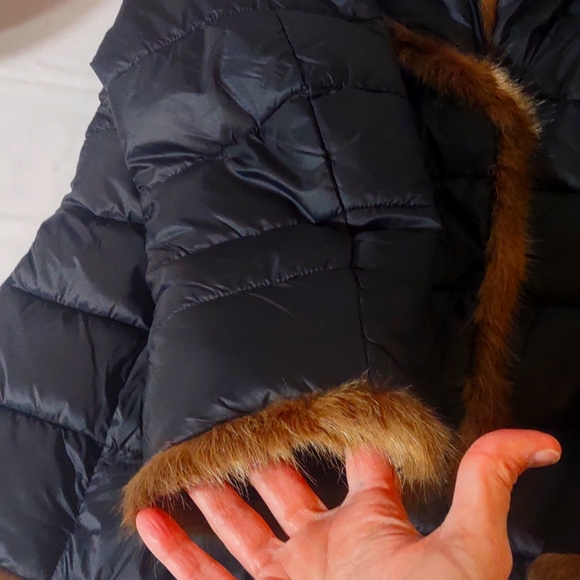 Dennis by Dennis Basso black quilted puffer jacket with faux fur trim EUC - Picture 15 of 16